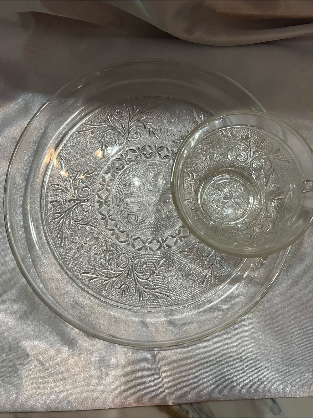 Vintage Anchor Hocking sandwich lunch set plate and cup. Set of 4